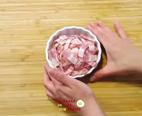 Pasta a la Carbonara en Freidora de Aire, cortar el bacon