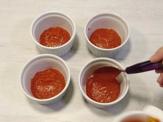 Receta airfryer de Huevos al Plato con salsa de tomate casera